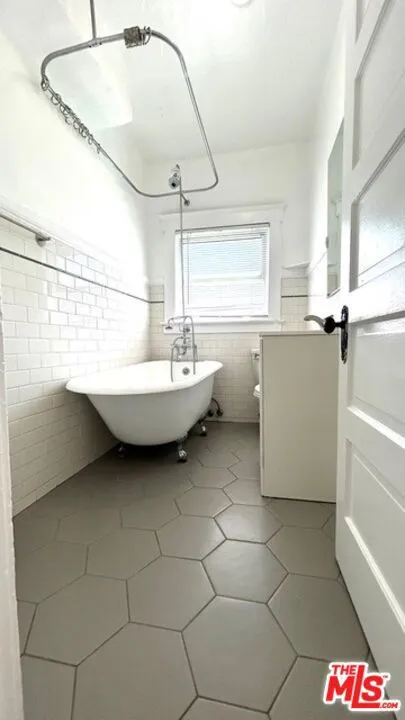 54 Rose Avenue #7 Venice, CA 90291