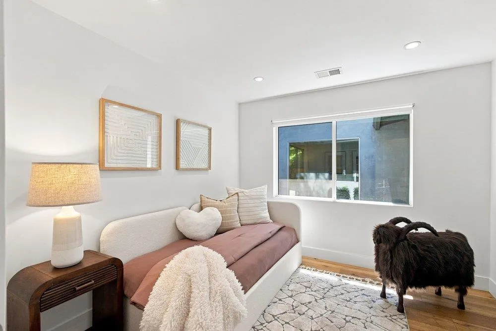 1145 Saxon Way Menlo Park, CA 94025