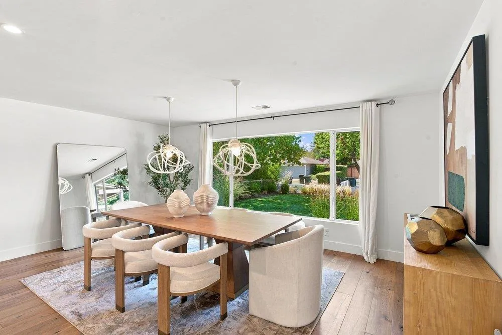 1145 Saxon Way Menlo Park, CA 94025