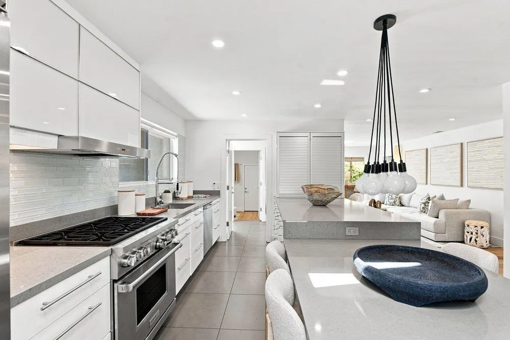 1145 Saxon Way Menlo Park, CA 94025