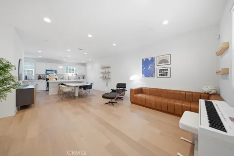 6931 Magnolia