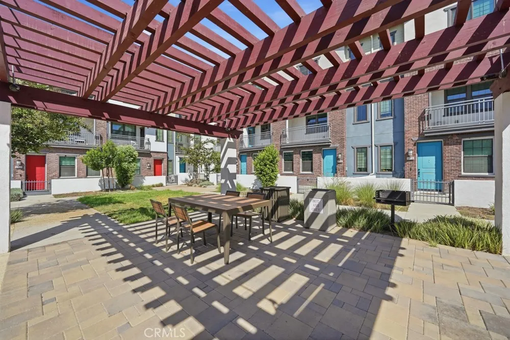 6931 Magnolia Buena Park, CA 90621