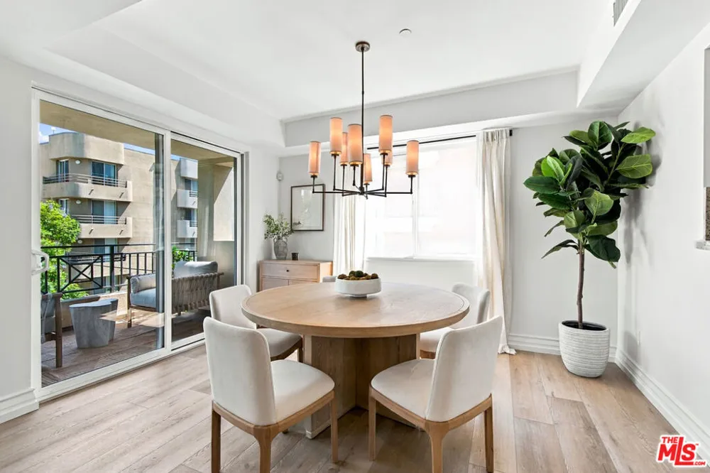 325 Arnaz Drive #301 Los Angeles, CA 90048