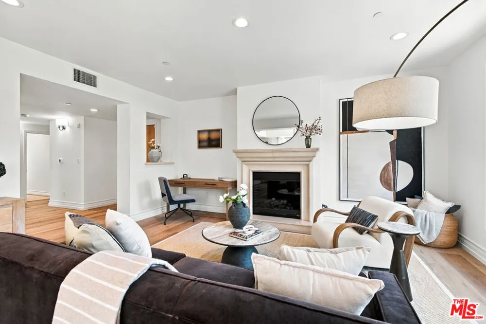325 Arnaz Drive #301 Los Angeles, CA 90048