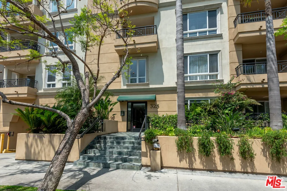 325 Arnaz Drive #301 Los Angeles, CA 90048
