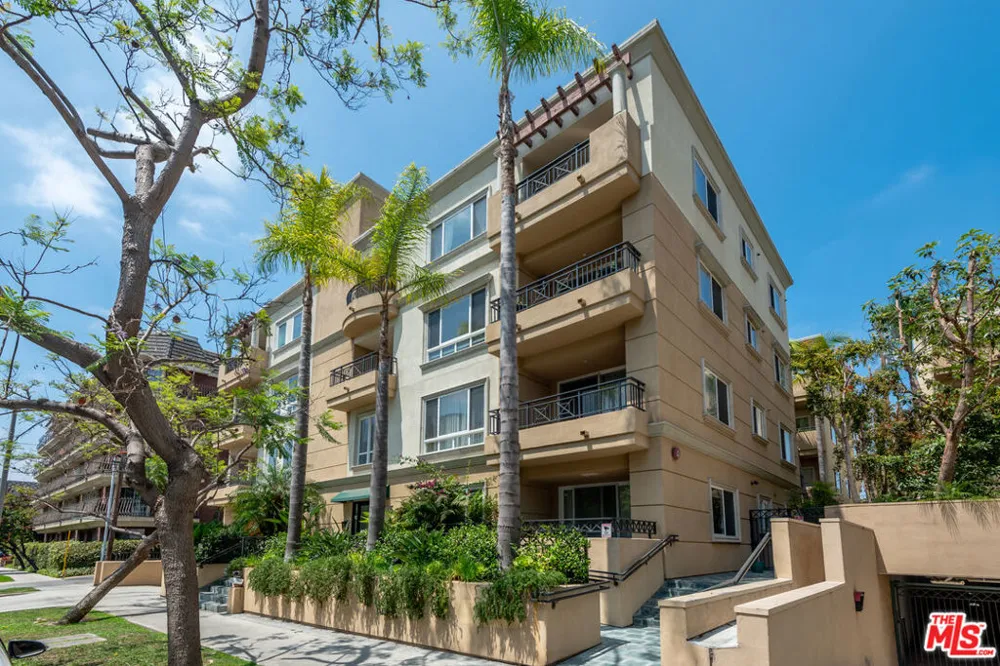 325 Arnaz Drive #301 Los Angeles, CA 90048