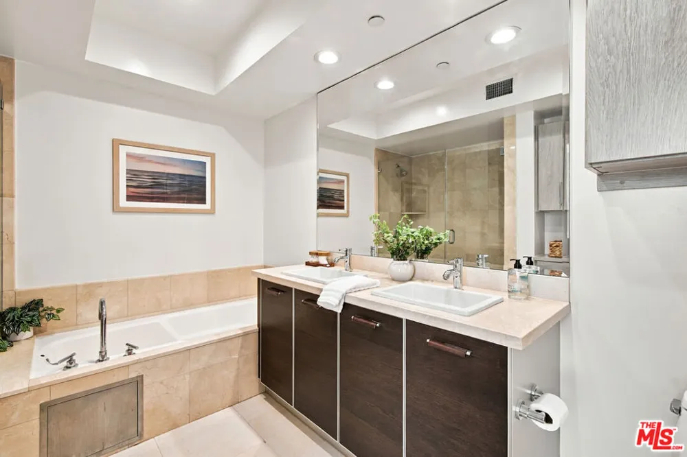 325 Arnaz Drive #301 Los Angeles, CA 90048