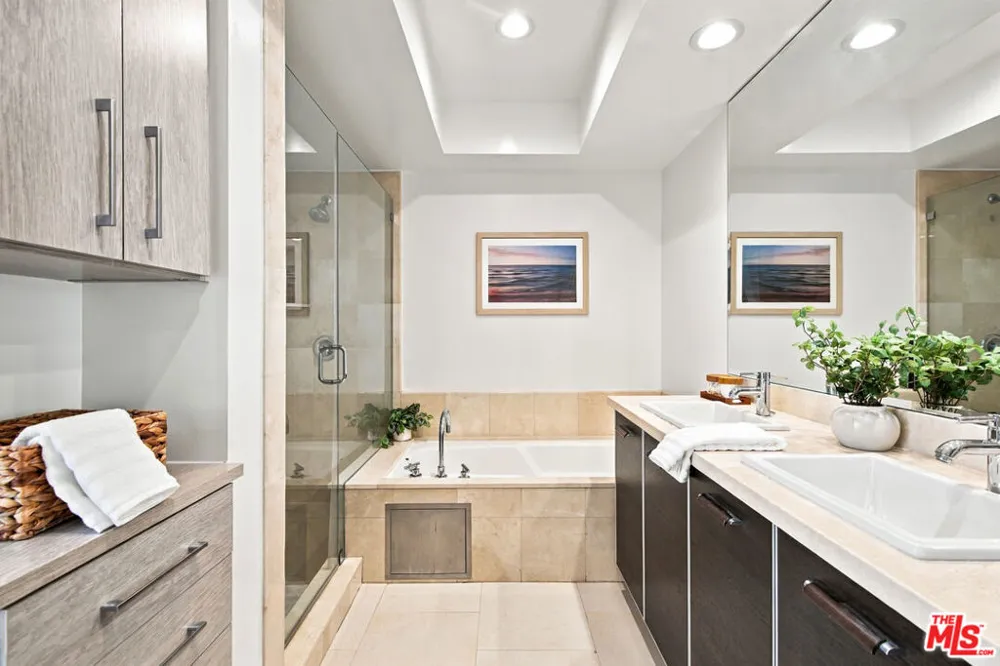 325 Arnaz Drive #301 Los Angeles, CA 90048