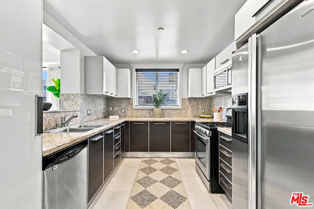 325 Arnaz Drive #301 Los Angeles, CA 90048