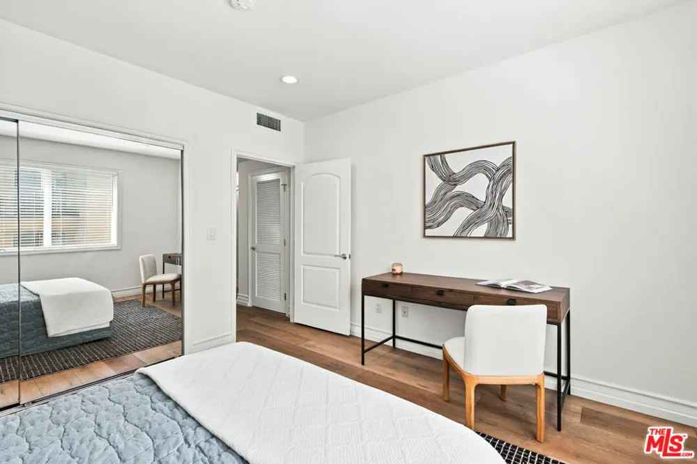 325 Arnaz Drive #301 Los Angeles, CA 90048