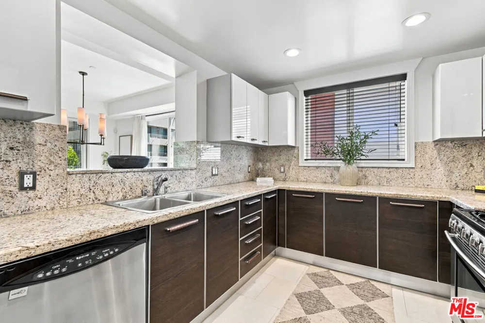 325 Arnaz Drive #301 Los Angeles, CA 90048