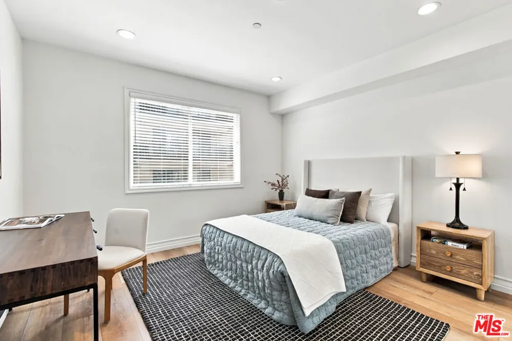 325 Arnaz Drive #301 Los Angeles, CA 90048
