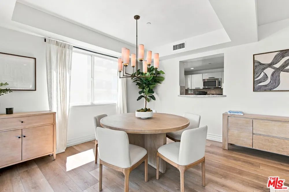 325 Arnaz Drive #301 Los Angeles, CA 90048