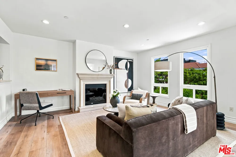 325 Arnaz Drive #301 Los Angeles, CA 90048