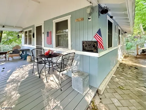 32 Playhouse Park