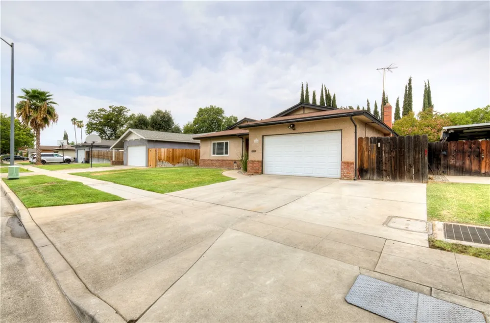 1488 E Los Altos Fresno, CA 93710