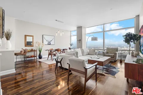 900 W Olympic Boulevard #40D