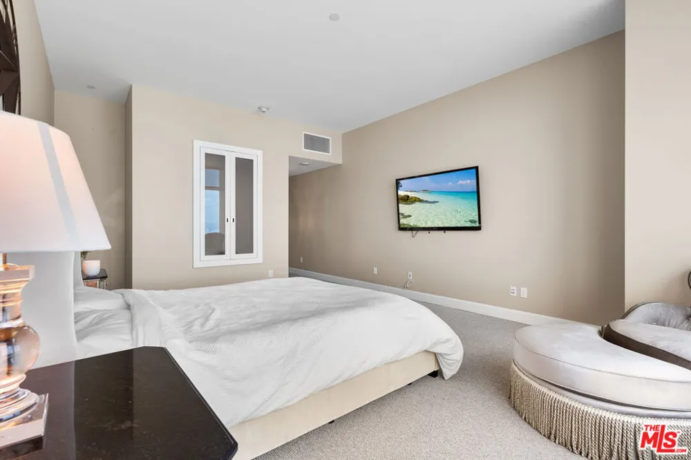 900 W Olympic Boulevard #40D Los Angeles, CA 90015