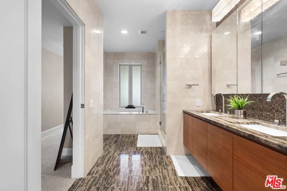 900 W Olympic Boulevard #40D Los Angeles, CA 90015