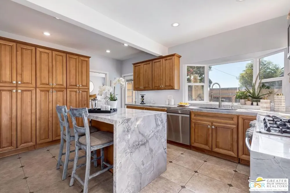 404 E Randolph Street Glendale, CA 91207