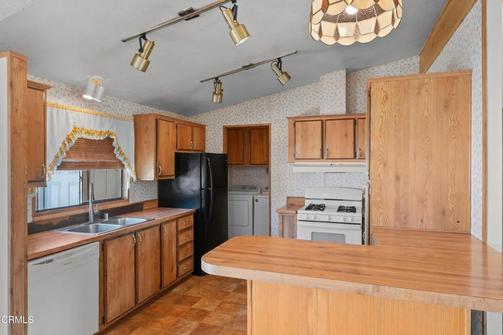 975 W Telegraph Road #122 Santa Paula, CA 93060