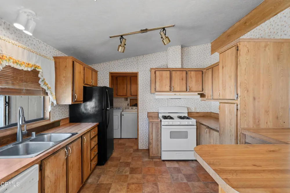 975 W Telegraph Road #122 Santa Paula, CA 93060