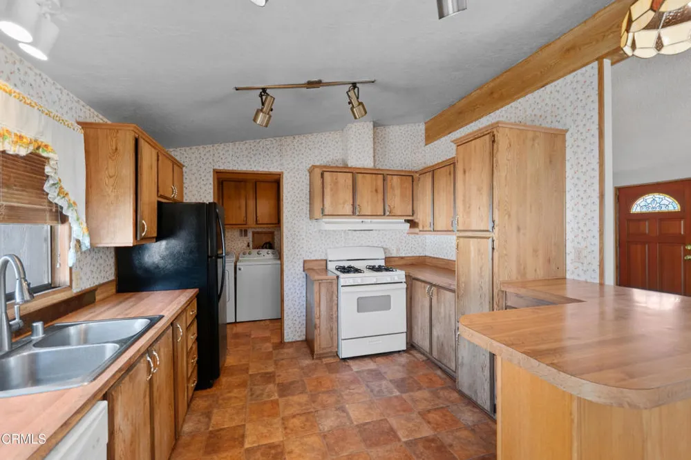975 W Telegraph Road #122 Santa Paula, CA 93060