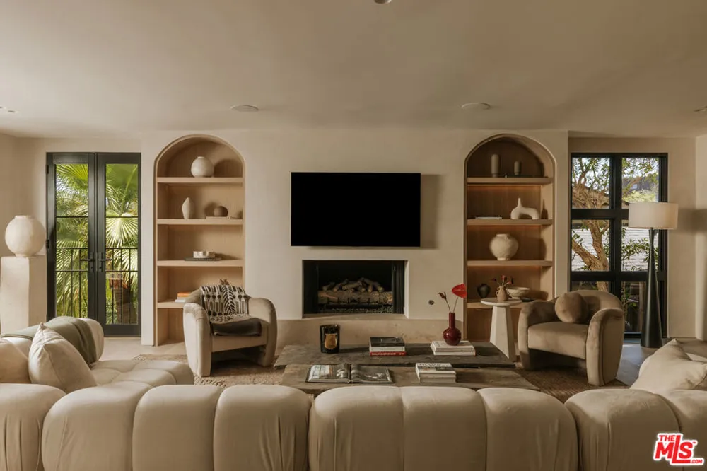1417 Bluebird Avenue Los Angeles, CA 90069