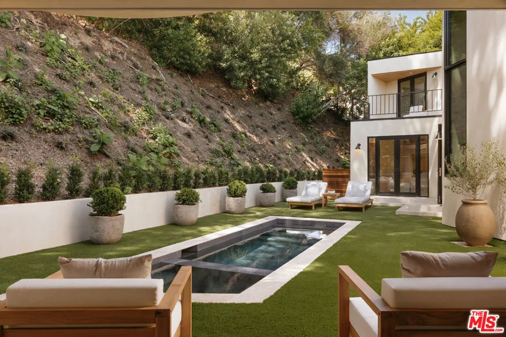 1417 Bluebird Avenue Los Angeles, CA 90069