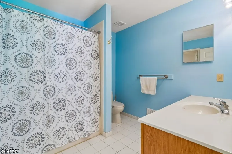 21 Misty Ln Green, NJ 07821