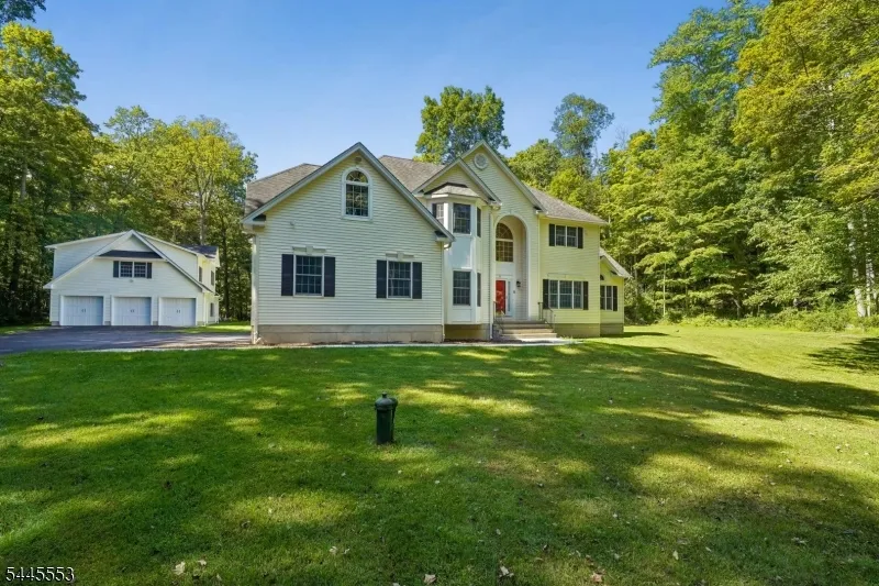 21 Misty Ln Green, NJ 07821