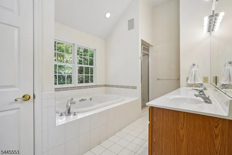 21 Misty Ln Green, NJ 07821