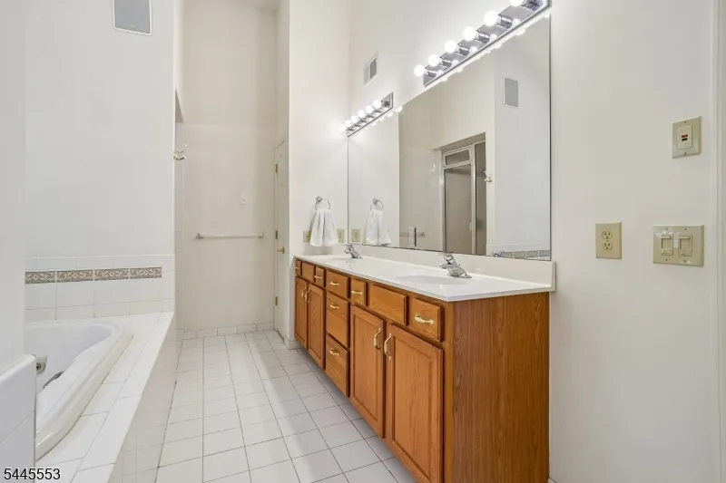 21 Misty Ln Green, NJ 07821