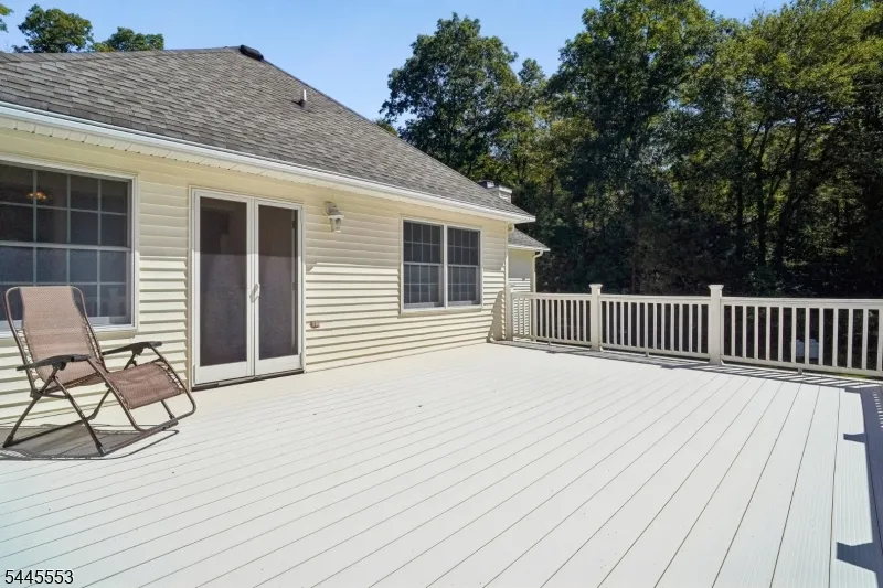 21 Misty Ln Green, NJ 07821