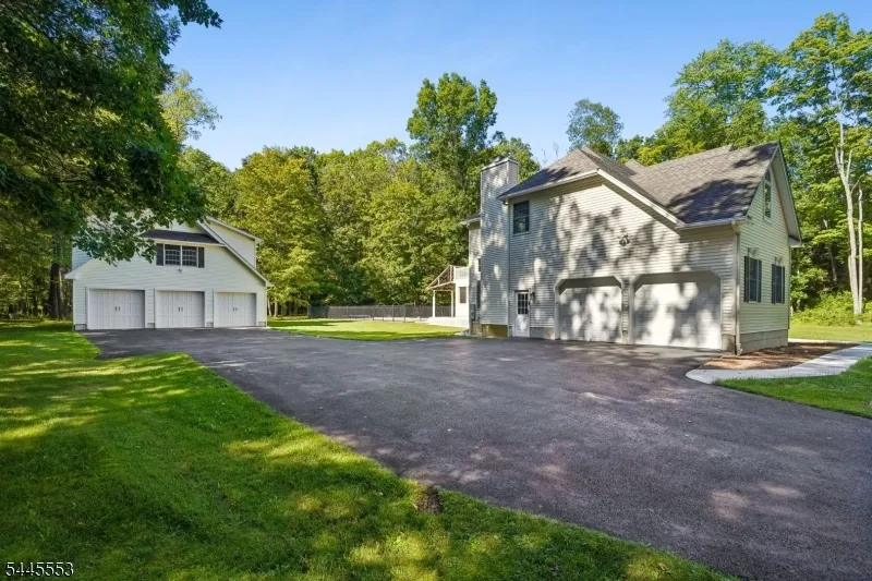 21 Misty Ln Green, NJ 07821