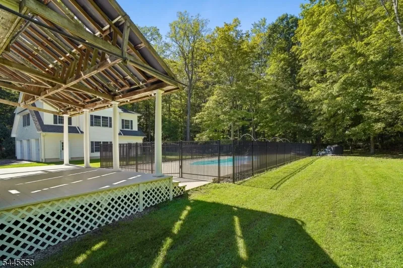 21 Misty Ln Green, NJ 07821