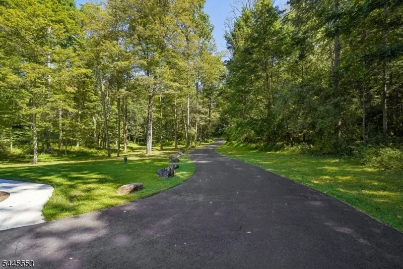 21 Misty Ln Green, NJ 07821