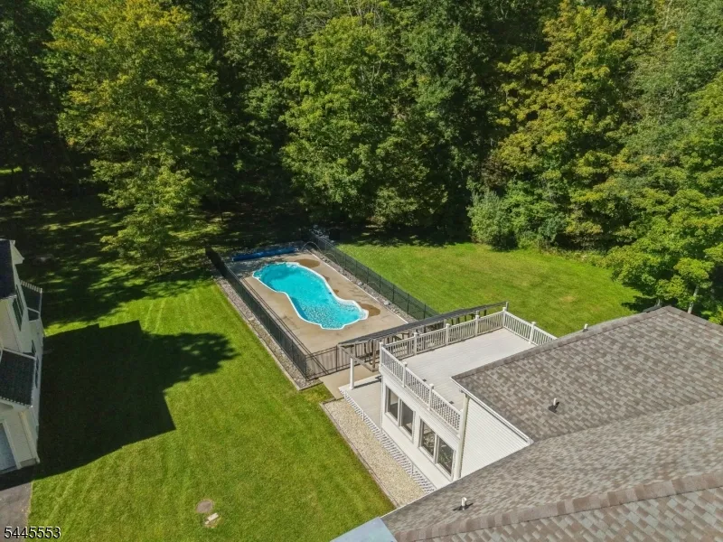 21 Misty Ln Green, NJ 07821