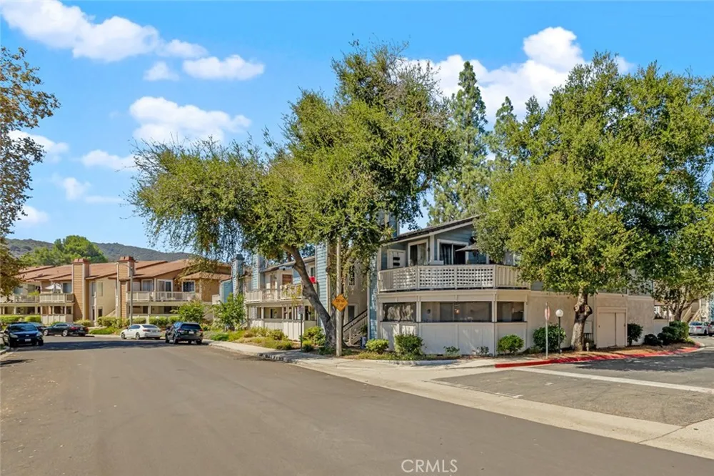 2438 Pleasant Way #M Thousand Oaks, CA 91362