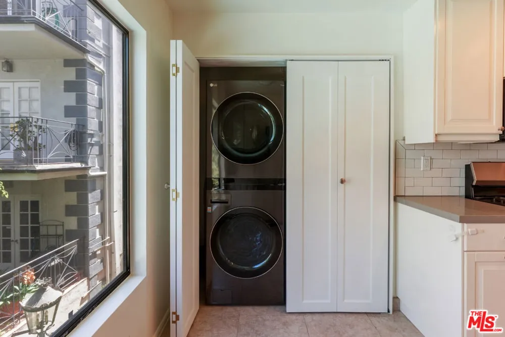 11755 Montana Avenue #208 Los Angeles, CA 90049