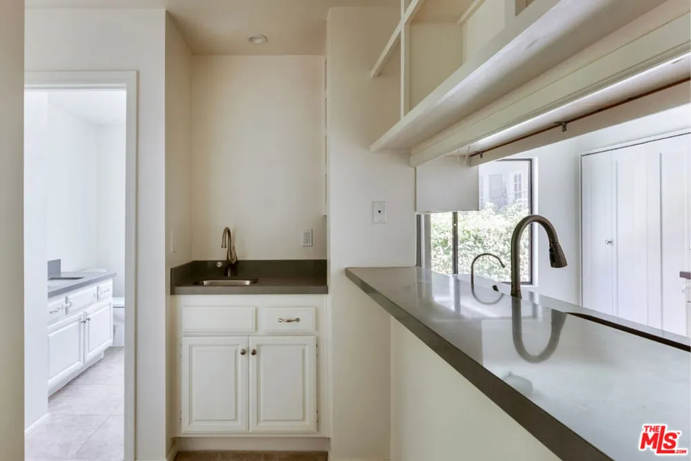 11755 Montana Avenue #208 Los Angeles, CA 90049