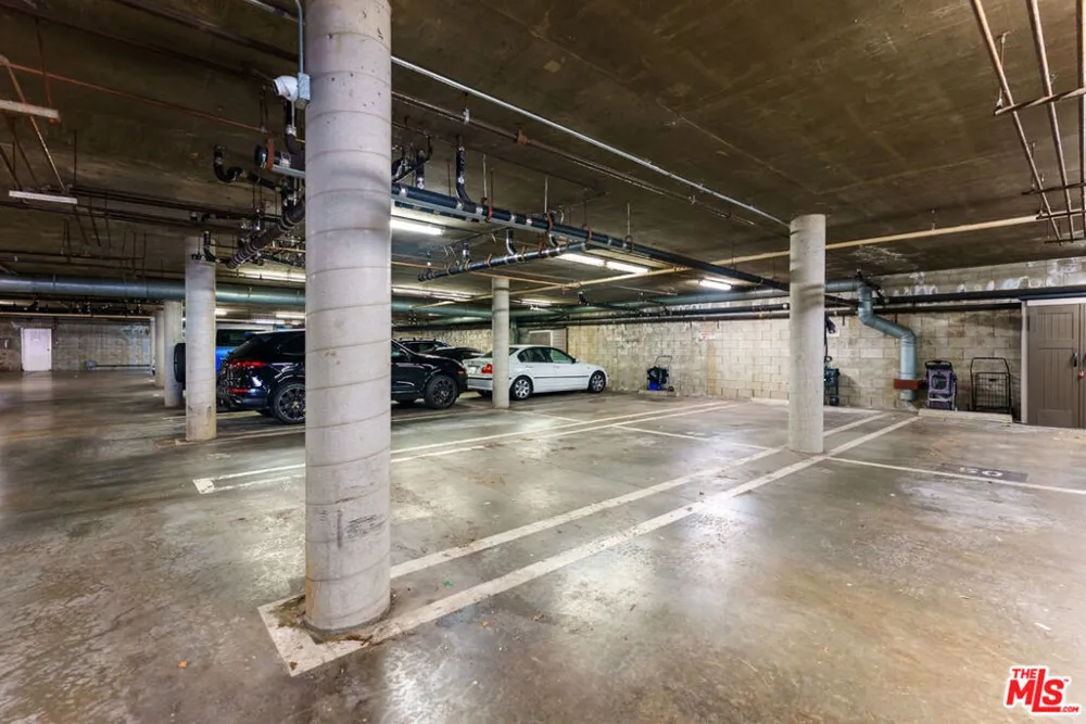 11755 Montana Avenue #208 Los Angeles, CA 90049