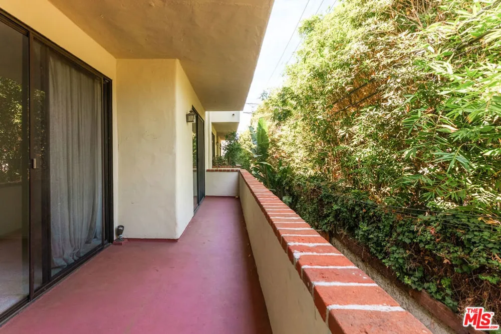 11755 Montana Avenue #208 Los Angeles, CA 90049