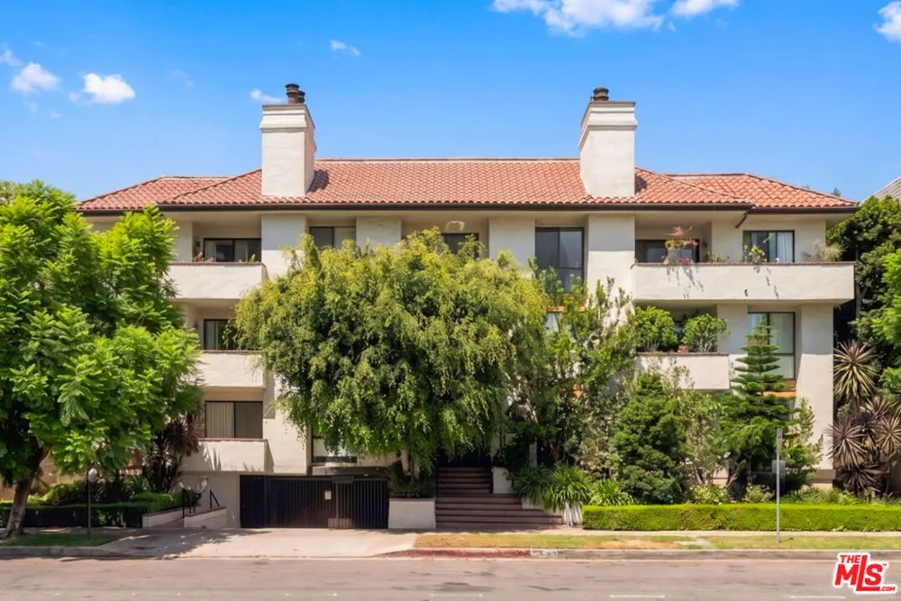 11755 Montana Avenue #208 Los Angeles, CA 90049