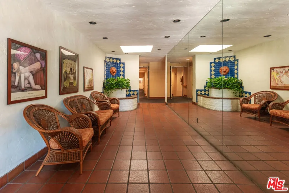 11755 Montana Avenue #208 Los Angeles, CA 90049