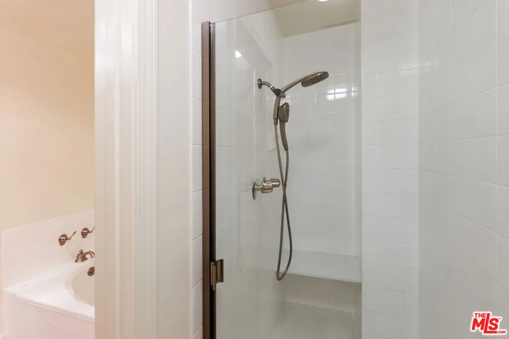 11755 Montana Avenue #208 Los Angeles, CA 90049