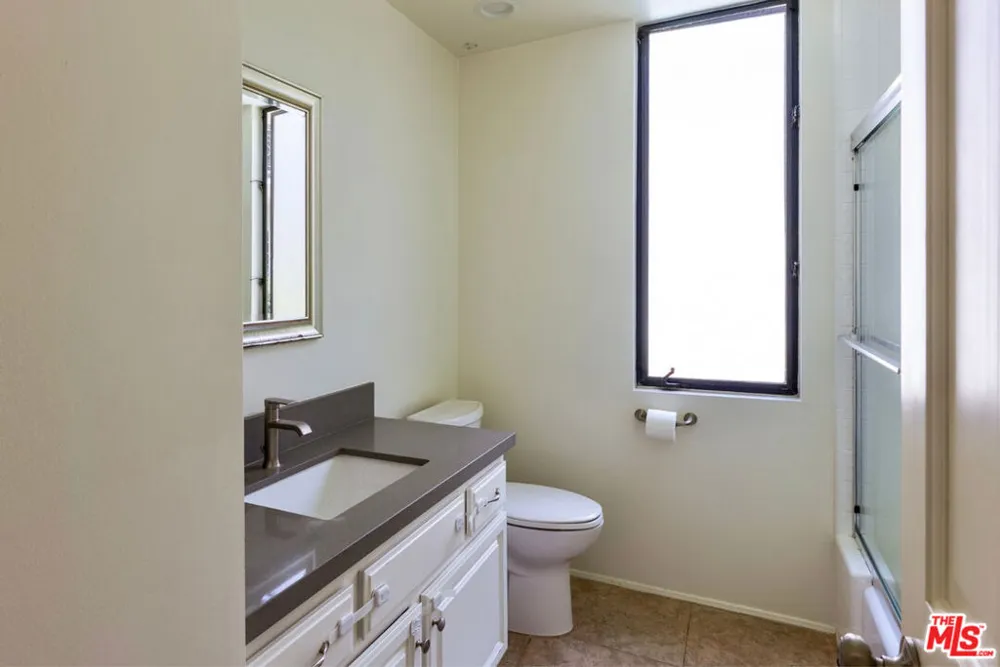 11755 Montana Avenue #208 Los Angeles, CA 90049
