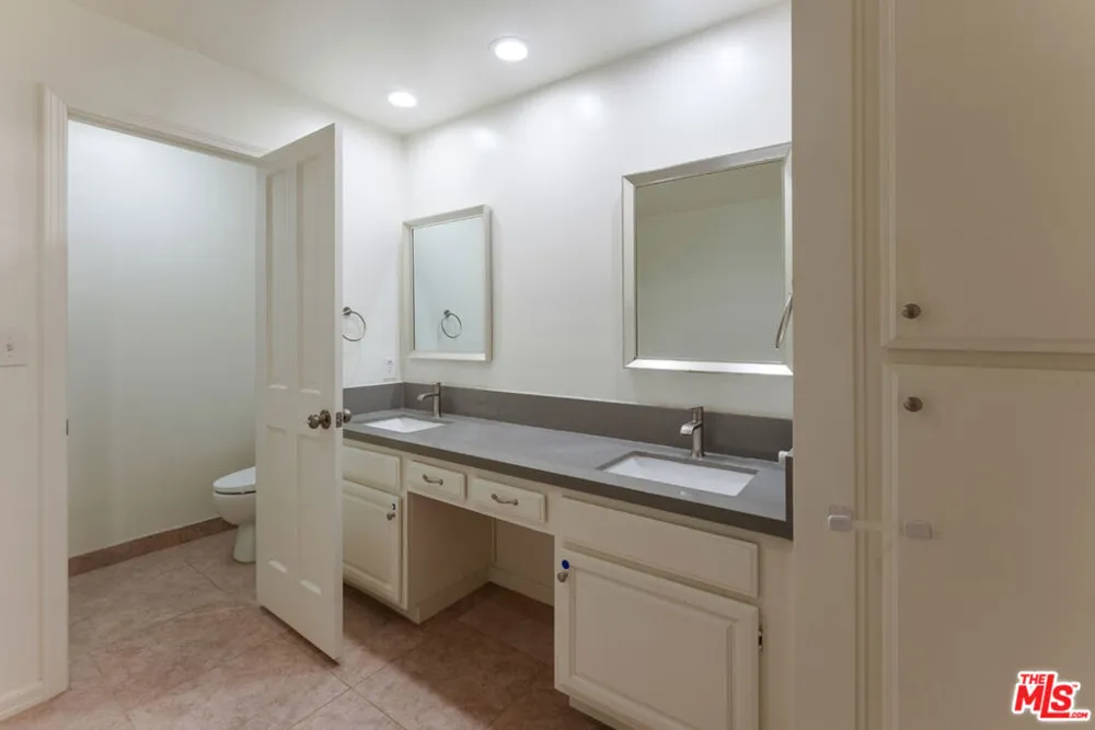 11755 Montana Avenue #208 Los Angeles, CA 90049