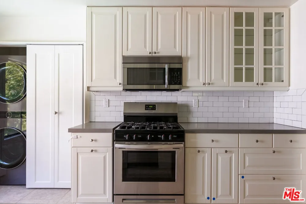 11755 Montana Avenue #208 Los Angeles, CA 90049