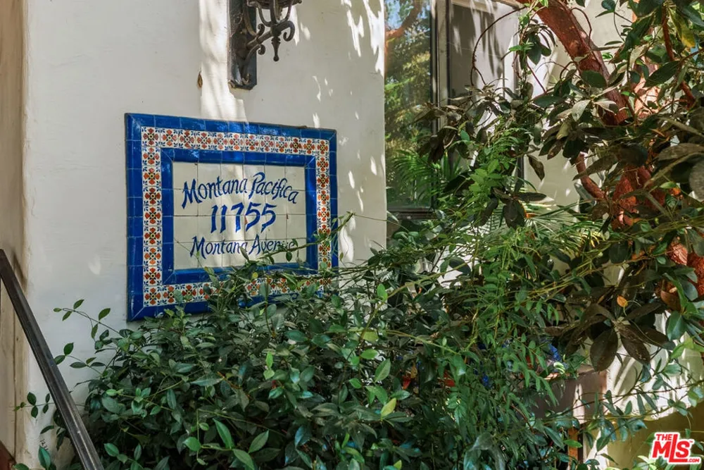 11755 Montana Avenue #208 Los Angeles, CA 90049